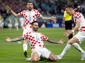 Kramaric celebra su gol ante Canadá en la victoria croata por 3-1