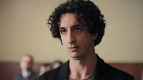 La falsa declaración de Engin que deja a todos sin palabras: “Yo no maté a Inci. Fue mi padre” La falsa declaración de Engin que deja a todos sin palabras: “Yo no maté a Inci. Fue mi padre”