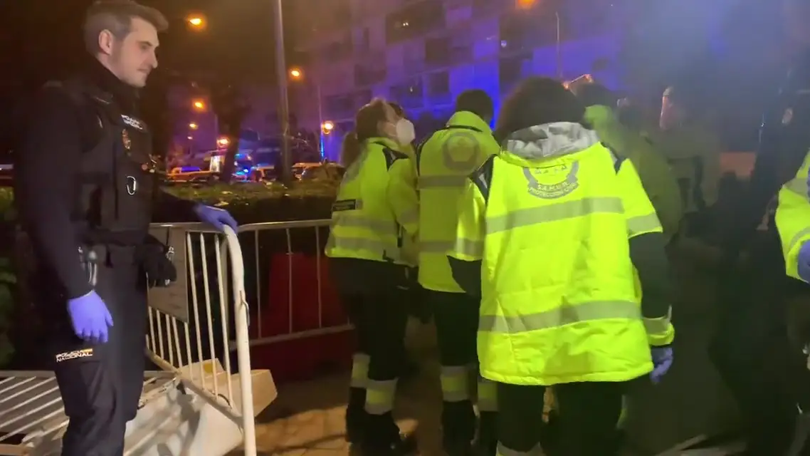 Un delincuente con 40 detenciones deja al borde de la muerte a un hombre tras propinarle una brutal paliza Un delincuente con 40 detenciones deja al borde de la muerte a un hombre tras propinarle una brutal paliza