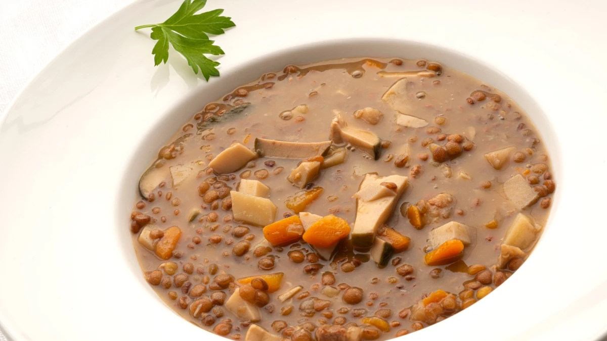 Cocina expr&eacute;s de Argui&ntilde;ano: lentejas con panceta y hongos