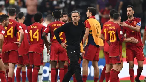 Luis Enrique y los jugadores tras el empate ante Alemania Luis Enrique y los jugadores tras el empate ante Alemania