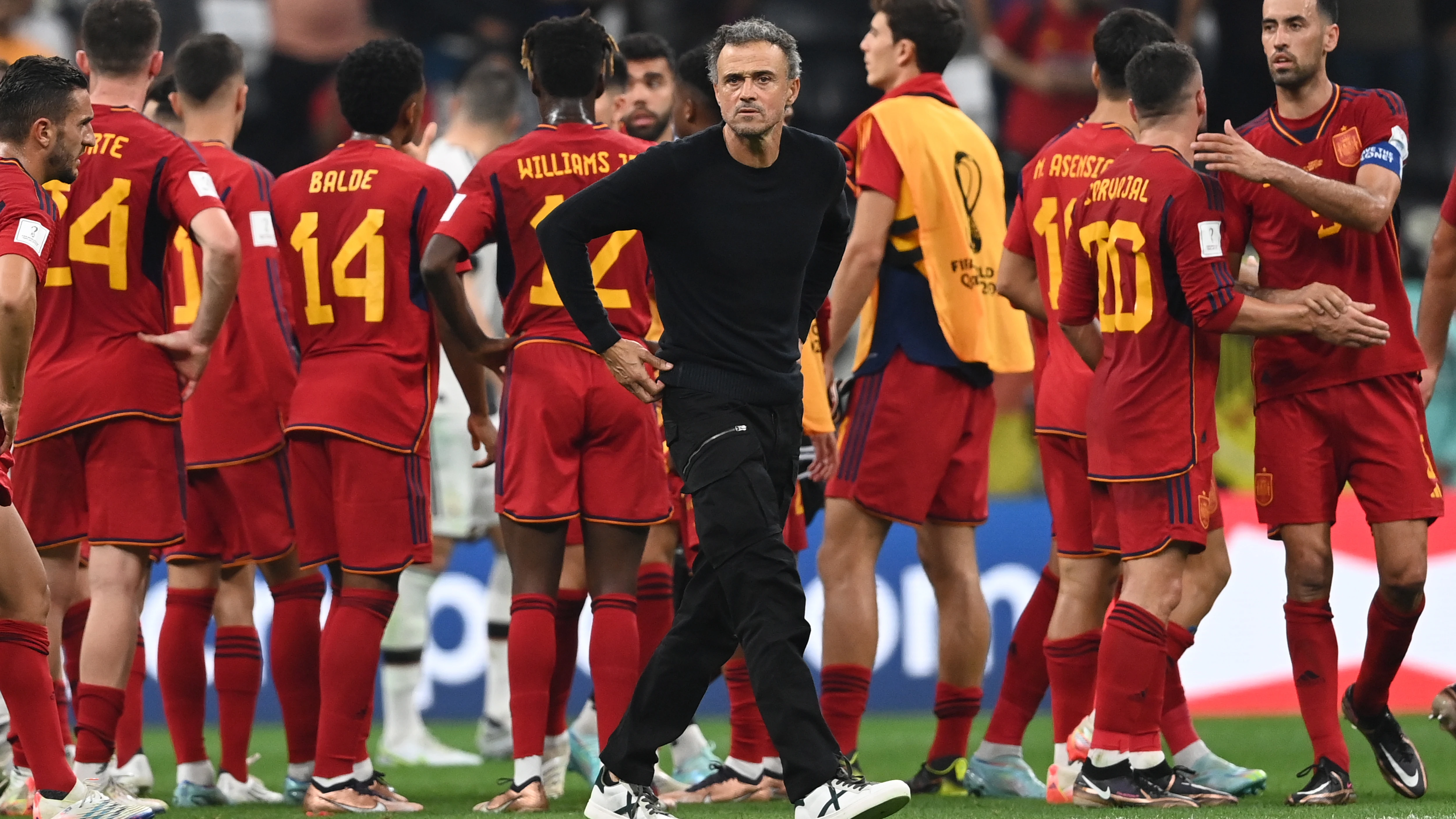 Luis Enrique y los jugadores tras el empate ante Alemania Luis Enrique y los jugadores tras el empate ante Alemania