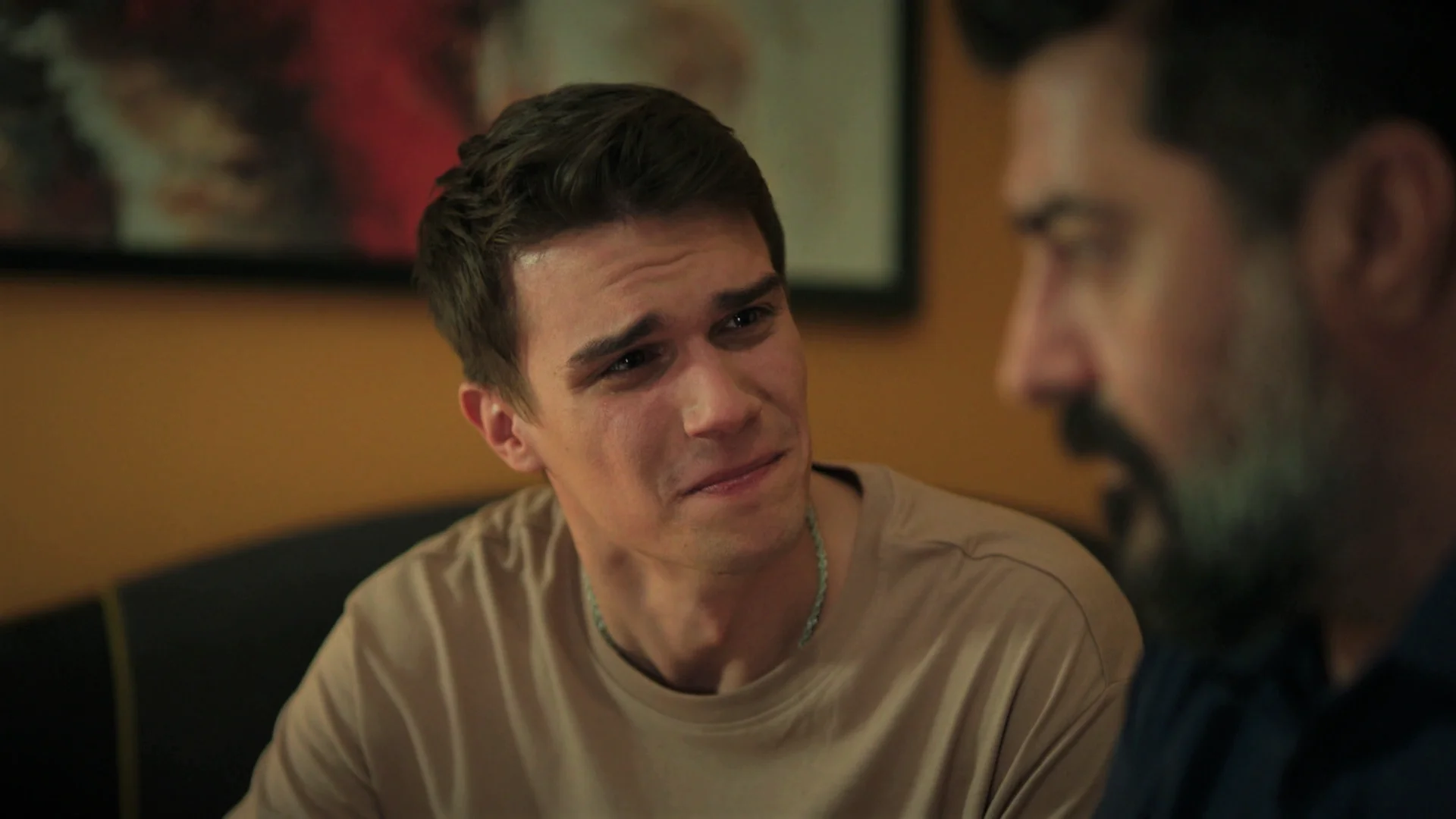 Kaan le recrimina a Akif que no le trate como a un hijo: “¿Por qué no intentas quererme, aunque sea solo un poco?” Kaan le recrimina a Akif que no le trate como a un hijo: “¿Por qué no intentas quererme, aunque sea solo un poco?”