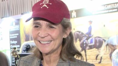 La infanta Elena explica cómo se encuentra tras el gran susto que se llevó al caerse del caballo