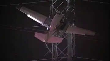 Avioneta se estrella en torre eléctrica Avioneta se estrella en torre eléctrica