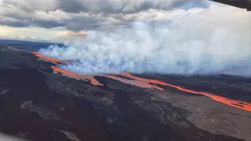 Entra en erupción en Hawái el volcán activo más grande del mundo Entra en erupción en Hawái el volcán activo más grande del mundo