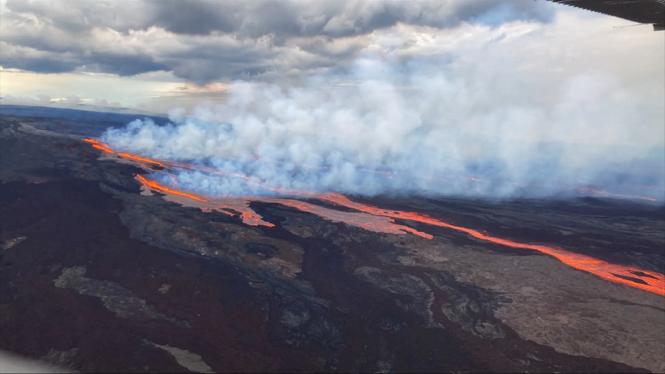 Entra en erupción en Hawái el volcán activo más grande del mundo Entra en erupción en Hawái el volcán activo más grande del mundo