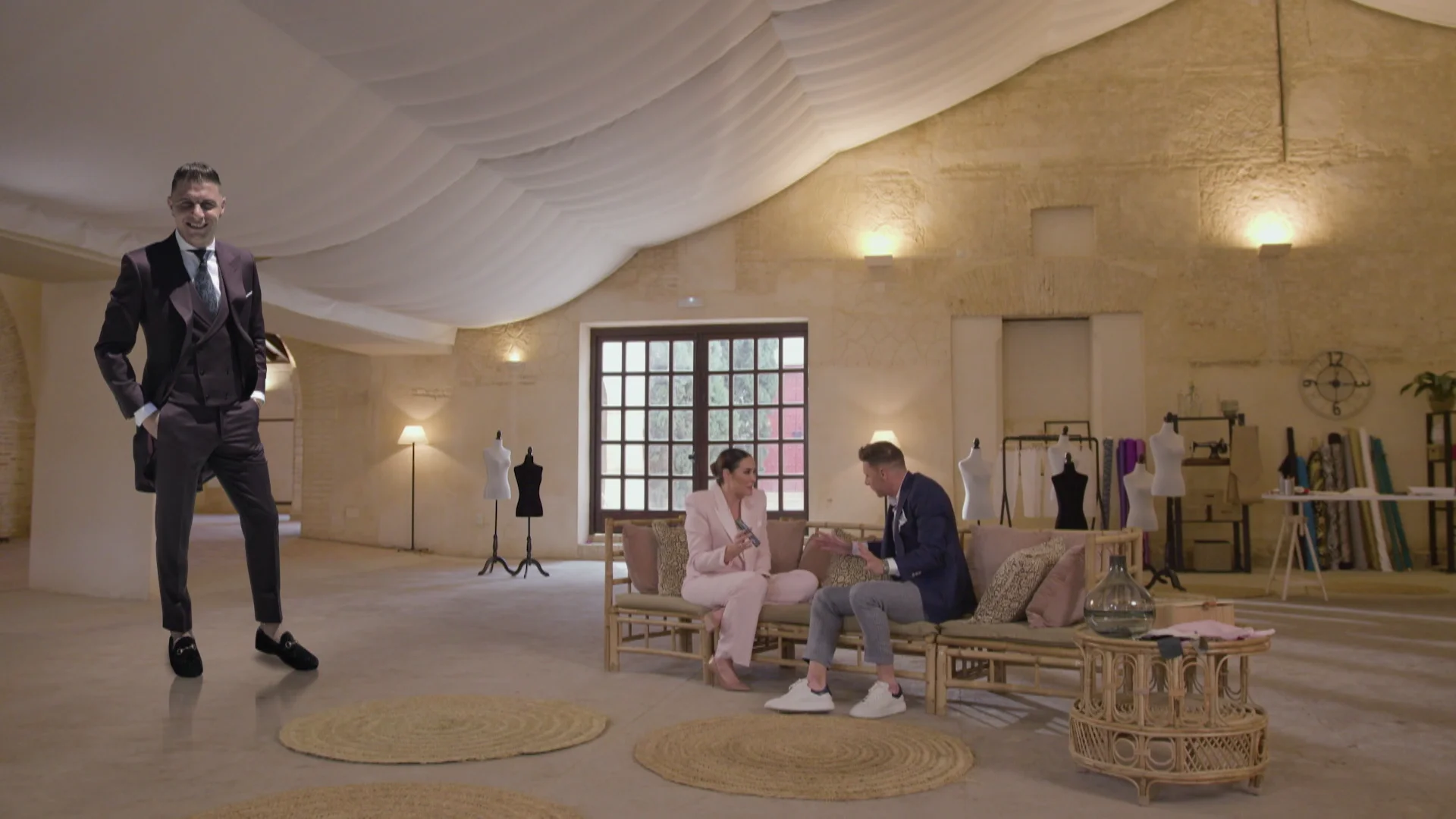 Joaquín Sánchez justifica su look en la boda de Sergio Ramos y Pilar Rubio: “A mí me dieron para el pelo, pero yo iba de categoría” Joaquín Sánchez justifica su look en la boda de Sergio Ramos y Pilar Rubio: “A mí me dieron para el pelo, pero yo iba de categoría”