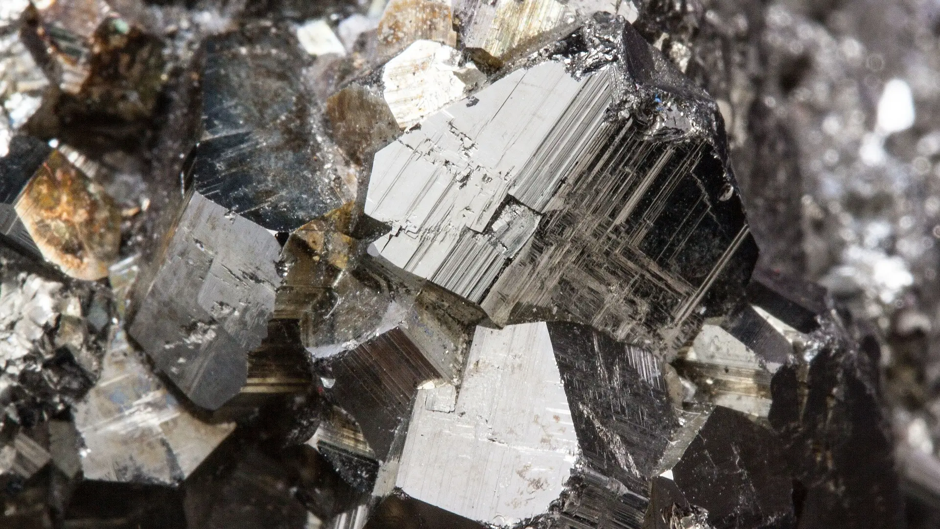 Aparecen nuevos minerales en un enorme meteorito Aparecen nuevos minerales en un enorme meteorito