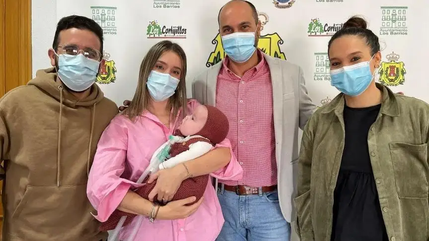 Valentina junto a su familia Valentina junto a su familia