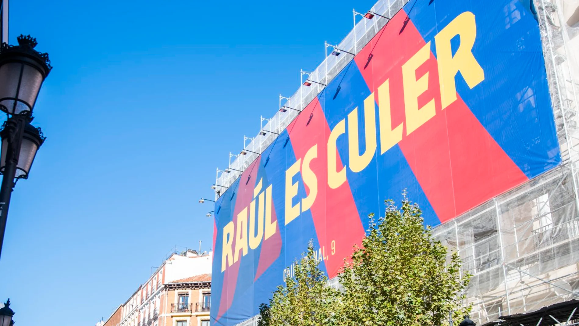 Lona del Barça en Madrid con el &#39;Raúl es culer&#39;