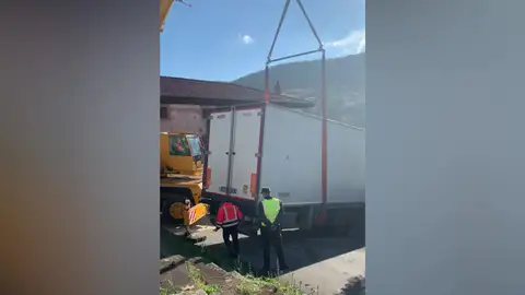 Retiran el camión atascado Retiran el camión atascado