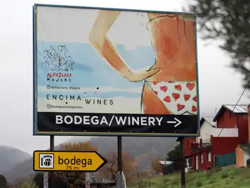 Cartel de la bodega berciana Encima Wines, ubicada en Molinaseca (León) Cartel de la bodega berciana Encima Wines, ubicada en Molinaseca (León)