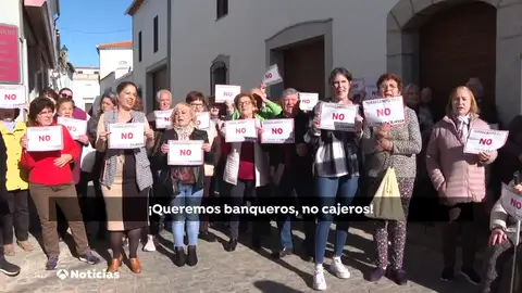 La España Vaciada se vacía de bancos y de cajeros. La España Vaciada se vacía de bancos y de cajeros.