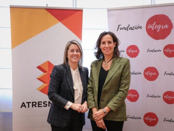 Firma del acuerdo entre Atresmedia y la Fundación Integra