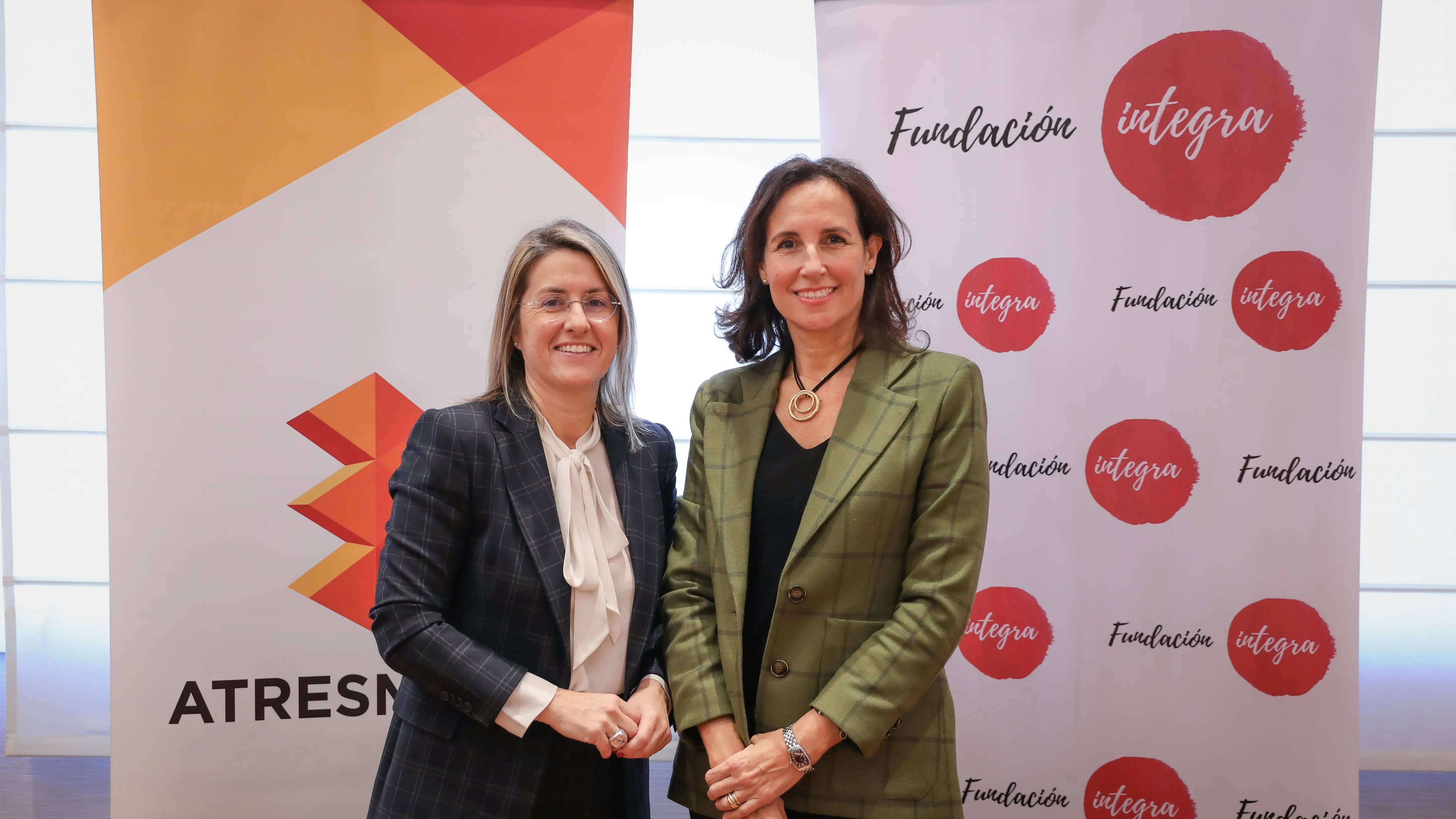 Firma del acuerdo entre Atresmedia y la Fundación Integra Firma del acuerdo entre Atresmedia y la Fundación Integra