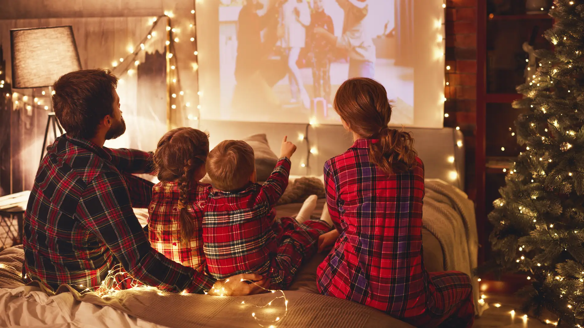Pijamas navideños Lefties, y Primark para toda la familia