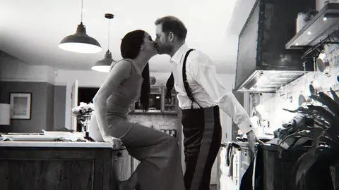 El príncipe Harry de Inglaterra y Meghan Markle en su documental El príncipe Harry de Inglaterra y Meghan Markle en su documental