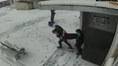 Vídeo: El momento en el que secuestran a una joven en Rusia tras no querer casarse con un hombre