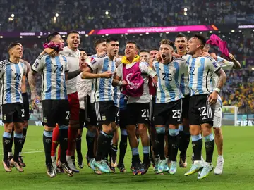 Argentina celebra el pase a cuartos de final tras derrotar por 2-1 a Australia Argentina celebra el pase a cuartos de final tras derrotar por 2-1 a Australia