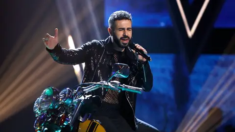 Fran Flores conmueve a Antonio Orozco al versionar ‘El viaje’ en ‘La Voz’ Fran Flores conmueve a Antonio Orozco al versionar ‘El viaje’ en ‘La Voz’