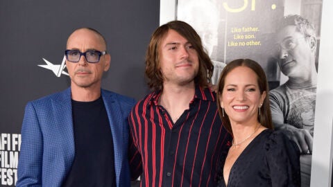 Robert Downey Jr. junto a su hijo, Indio, y su actual mujer, Susan Downey