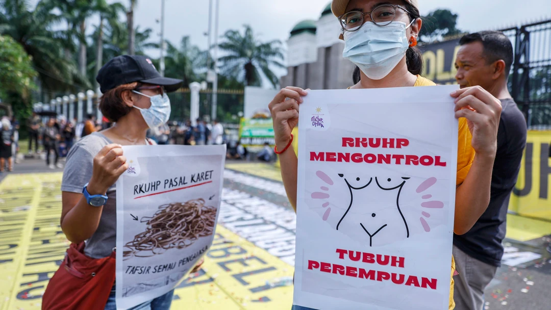 Protestas a las puertas del Parlamento en Indonesia Protestas a las puertas del Parlamento en Indonesia