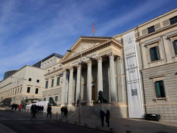 La puerta de los leones del Congreso de los Diputados