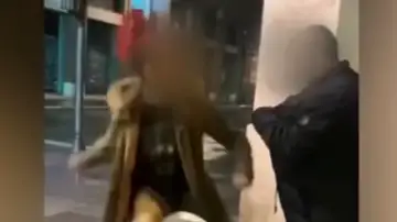 Brutal agresión para robar el móvil a un joven Brutal agresión para robar el móvil a un joven