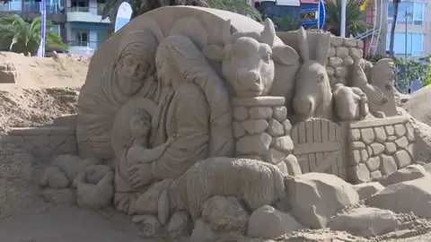 El famoso Belén de Las Canteras de Gran Canaria decora la Navidad un año más El famoso Belén de Las Canteras de Gran Canaria decora la Navidad un año más