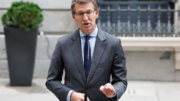 Alberto Núñez Feijóo ante los medios en el acto institucional del Día de la Constitución Alberto Núñez Feijóo ante los medios en el acto institucional del Día de la Constitución