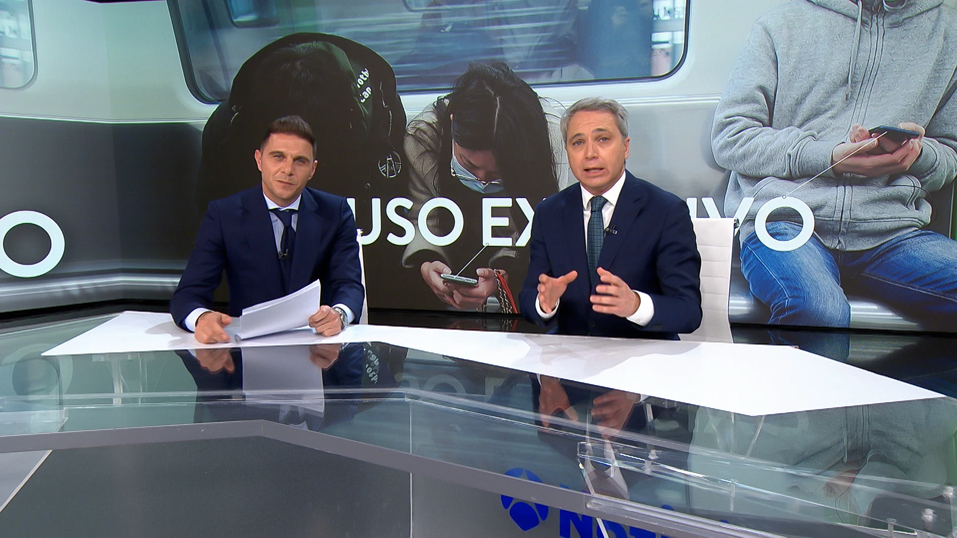 Joaquín debuta como presentador de informativos junto a Vicente Vallés: “Estoy sudando” Joaquín debuta como presentador de informativos junto a Vicente Vallés: “Estoy sudando”