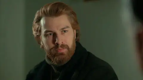 Fikret demuestra su inocencia frente al fiscal: “La cinta está del revés” Fikret demuestra su inocencia frente al fiscal: “La cinta está del revés”