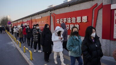 La Covid-19 pone en jaque a China: se forman largas filas para conseguir medicamentos