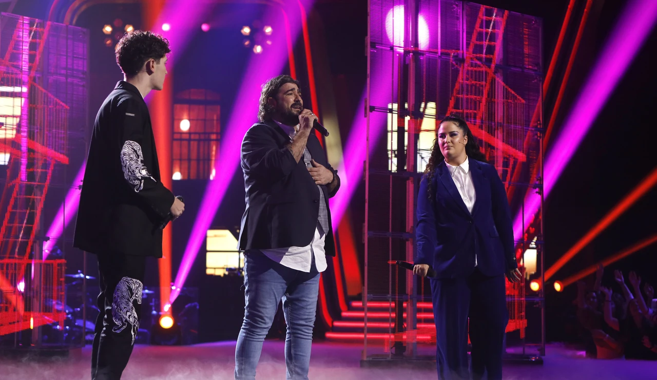 Antonio Orozco conquista con Salma y Crespo cantando ‘No hay más’ en ‘La Voz’