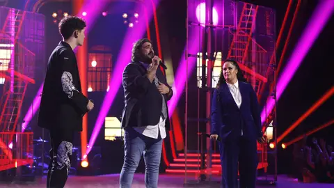 Antonio Orozco conquista con Salma y Crespo cantando ‘No hay más’ en ‘La Voz’ Antonio Orozco conquista con Salma y Crespo cantando ‘No hay más’ en ‘La Voz’