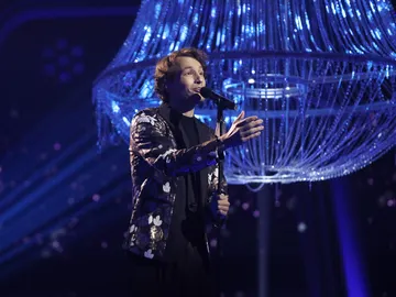 La sobrecogedora actuación de Antón Perard cantando ‘Ne me quitte pas’ en ‘La Voz’ La sobrecogedora actuación de Antón Perard cantando ‘Ne me quitte pas’ en ‘La Voz’