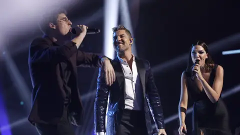 David Bisbal sorprende en la Semifinal cantando ‘Culpable’ con Santa y Ana  David Bisbal sorprende en la Semifinal cantando ‘Culpable’ con Santa y Ana