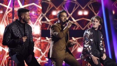 Luis Fonsi enamora cantando ‘Llegaste tú’ con Antón y Génesis en ‘La Voz’