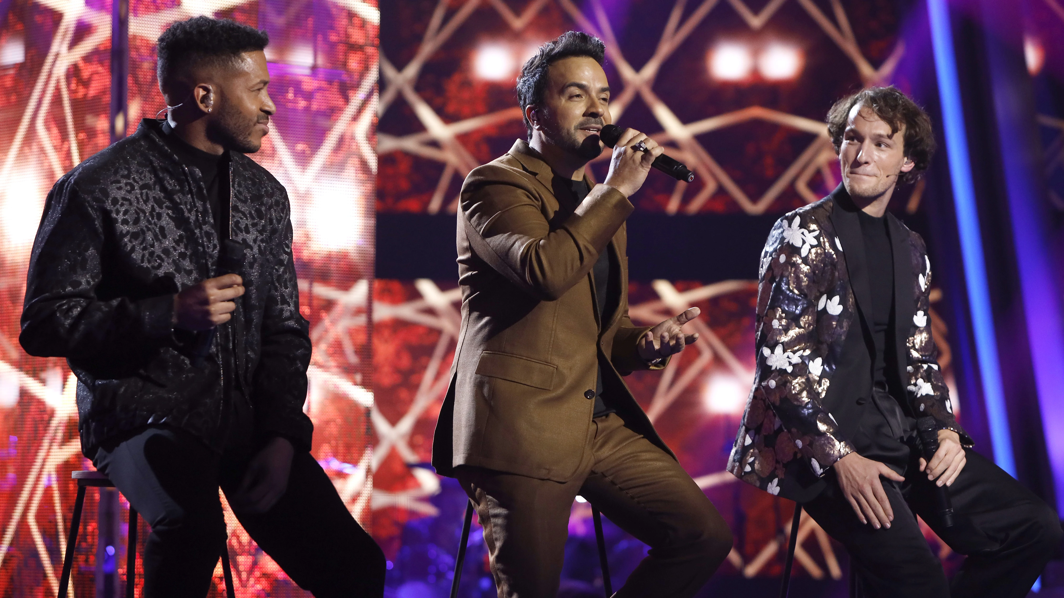 Luis Fonsi enamora cantando ‘Llegaste tú’ con Antón y Génesis en ‘La Voz’ Luis Fonsi enamora cantando ‘Llegaste tú’ con Antón y Génesis en ‘La Voz’