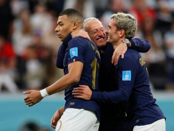 Mbappé, Griezmann y Deschamps celebran el pase a semifinales