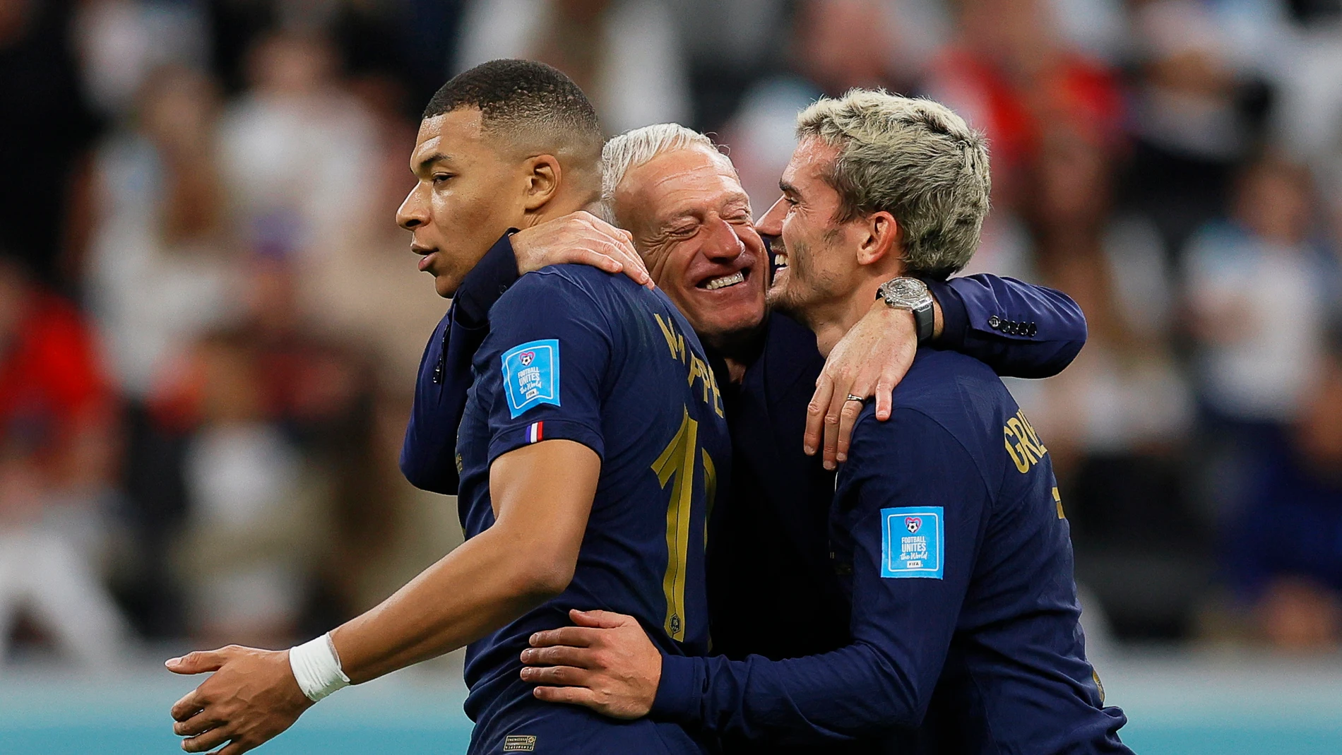Mbappé, Griezmann y Deschamps celebran el pase a semifinales
