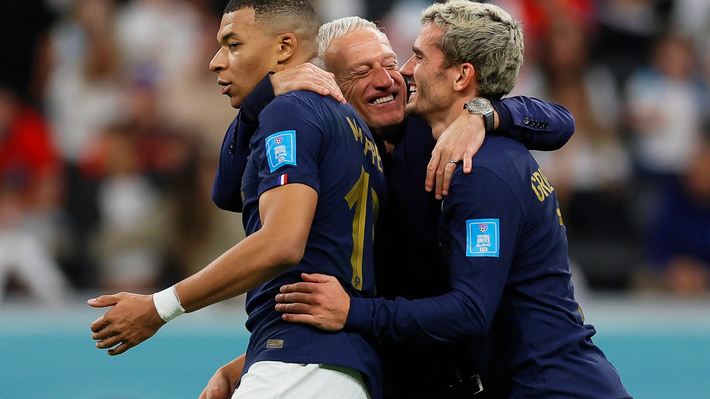 Mbapp&eacute;, Griezmann y Deschamps celebran el pase a semifinales