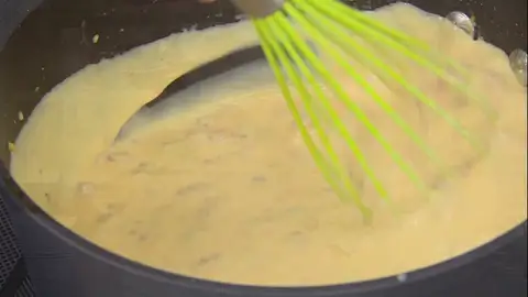 Añade la leche y mezcla durante 20-30 minutos Añade la leche y mezcla durante 20-30 minutos