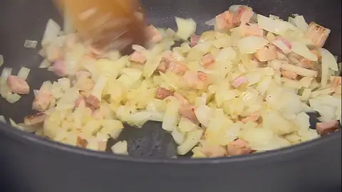 Incorpora la cebolla y rehógala Incorpora la cebolla y rehógala