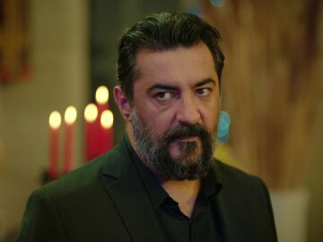 En el &uacute;ltimo cap&iacute;tulo de 'Hermanos': La fiesta de disfraces acaba con el gran secreto de Akif&hellip;&iexcl;saliendo a la luz!