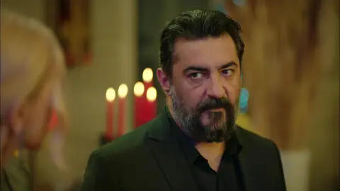 En el último capítulo de 'Hermanos': La fiesta de disfraces acaba con el gran secreto de Akif…¡saliendo a la luz! En el último capítulo de 'Hermanos': La fiesta de disfraces acaba con el gran secreto de Akif…¡saliendo a la luz!