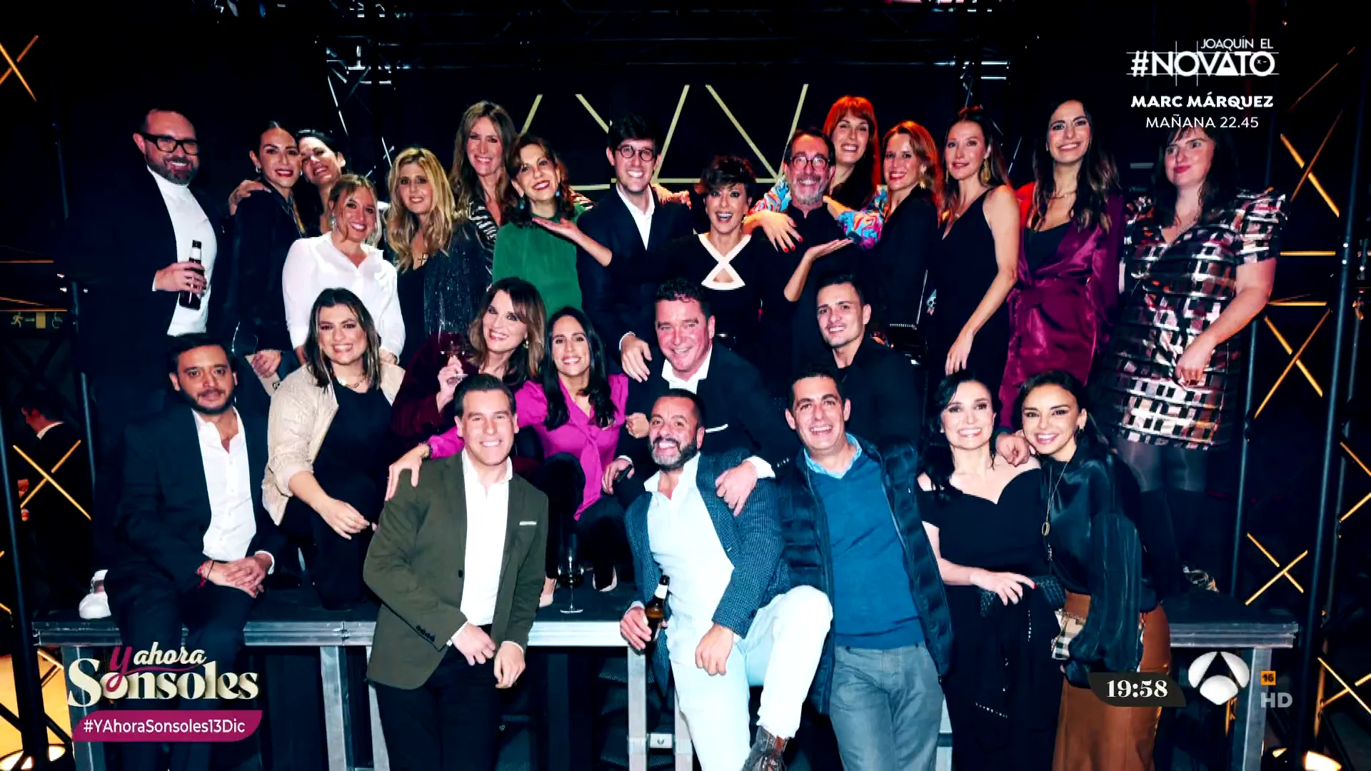 ¡Ya ha llegado la Navidad! Así lo celebraron Sonsoles Ónega y todos los colaboradores del programa ¡Ya ha llegado la Navidad! Así lo celebraron Sonsoles Ónega y todos los colaboradores del programa