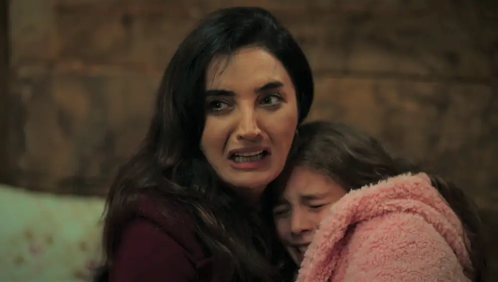 Los ladrones vuelven a buscar a Ömer ante los gritos desesperados de Sengül y Emel: “Vamos a destrozarlo todo” Los ladrones vuelven a buscar a Ömer ante los gritos desesperados de Sengül y Emel: “Vamos a destrozarlo todo”