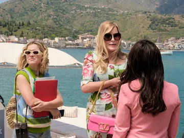 Haley Lu Richardson, Jennifer Coolidge en la temporada 2 de 'The White Lotus' Haley Lu Richardson, Jennifer Coolidge en la temporada 2 de 'The White Lotus'